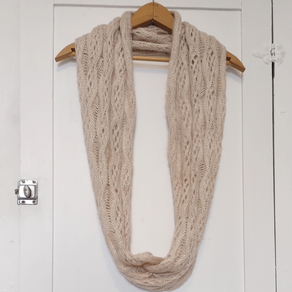 H&M tan knit infinity scarf - Picture 2 of 7